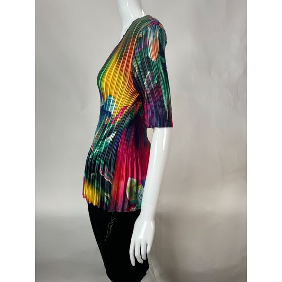 Vibrant Mini Pleats Top With V-Neck & Short Sleeves - Picture 8 of 16